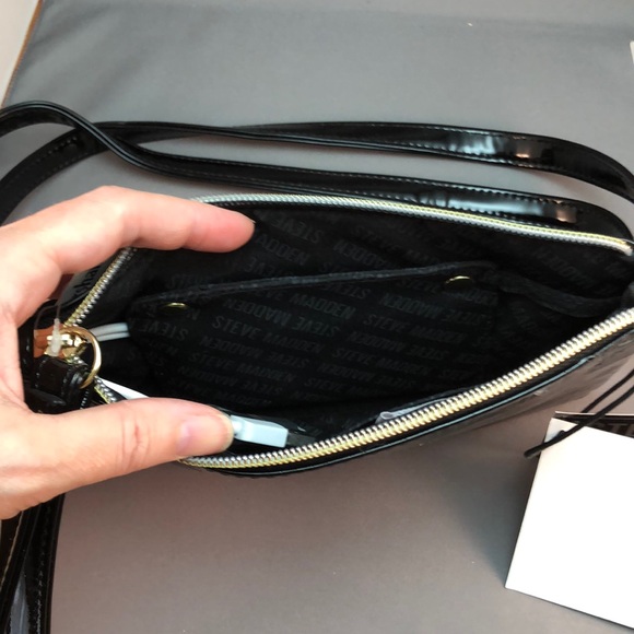 Steve Madden Charging Crossbody Bag BLACK PATENT - Picture 8 of 9